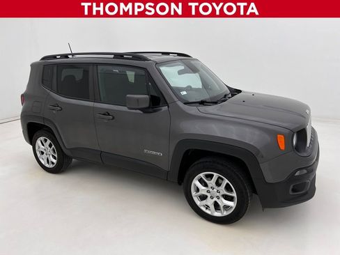 Used 2018 Jeep Renegade Latitude w/ Cold Weather Group image 1
