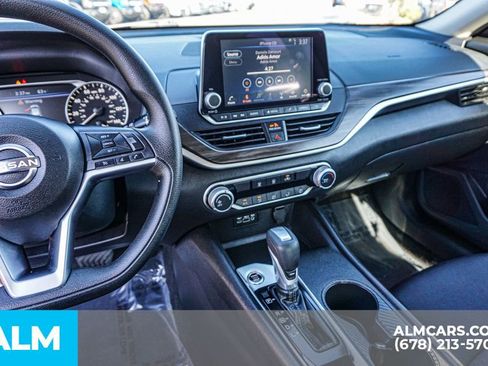 Used 2025 Nissan Altima 2.5 SV image 32