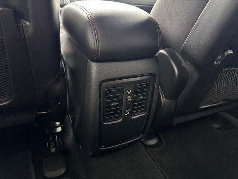 Used 2025 Dodge Durango GT RWD image 9