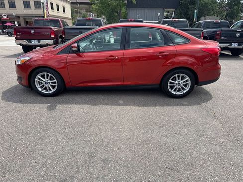 Used 2018 Ford Focus SE w/ Cold Weather Package image 4