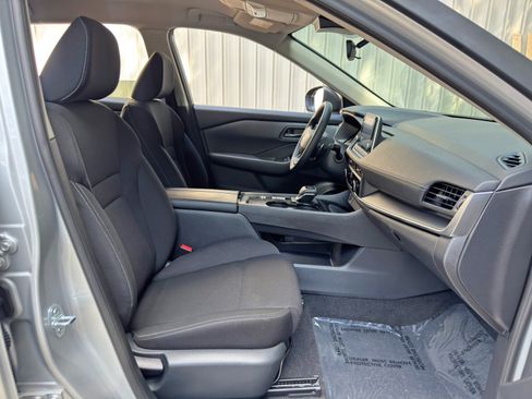 Used 2025 Nissan Rogue S FWD image 14