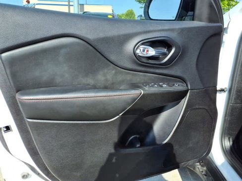 Used 2022 Jeep Cherokee Trailhawk w/ Comfort/Convenience Group image 11