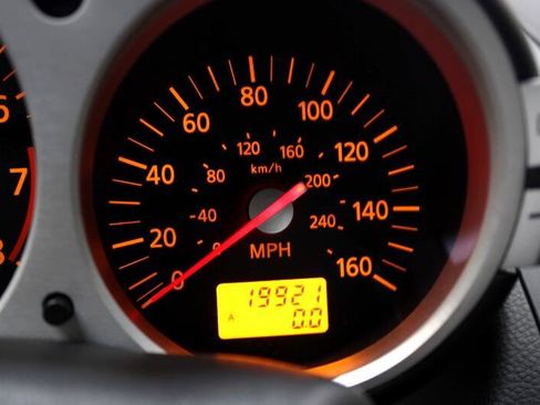 Used 2004 Nissan 350Z Touring w/ Cargo Convenience Pkg image 8