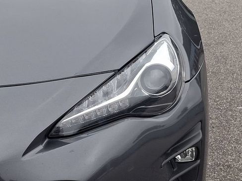 Used 2020 Toyota 86 RWD image 11