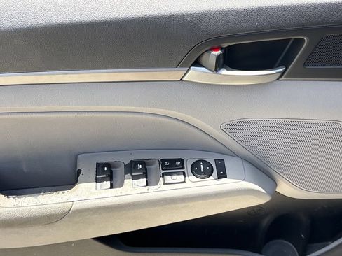 Used 2017 Hyundai Elantra Limited FWD image 17