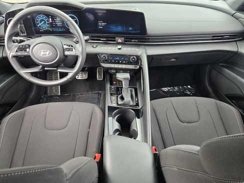 Certified 2025 Hyundai Elantra SEL FWD image 12