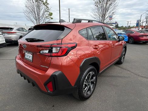 Used 2025 Subaru Crosstrek 2.0i Premium image 4