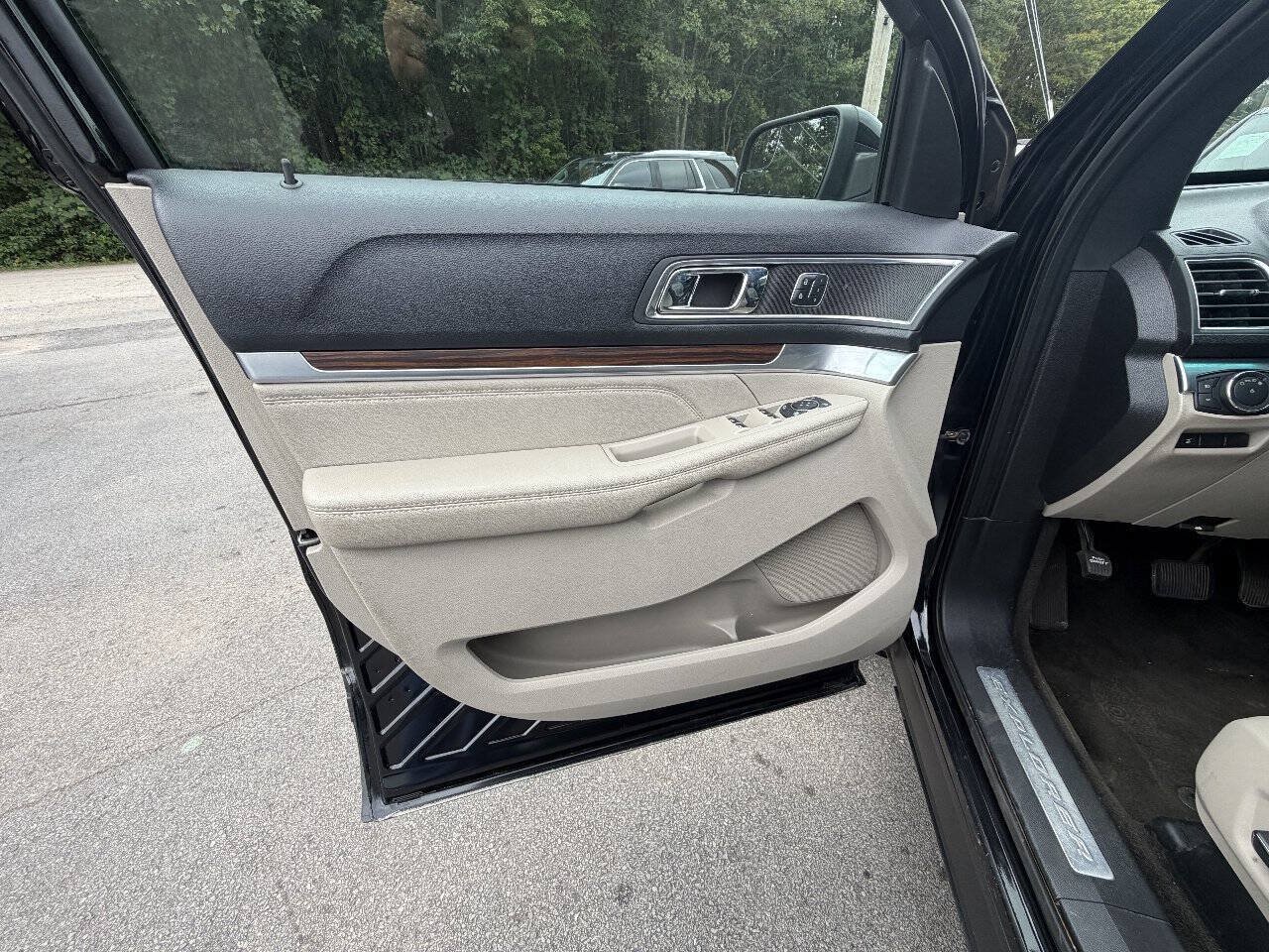 Used 2018 Ford Explorer Limited FWD image 21