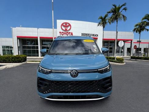 Used 2025 Volkswagen Tiguan SEL R-Line AWD/4WD image 2