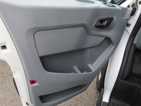 Used 2018 Ford Transit 250 130 Low Roof RWD image 6