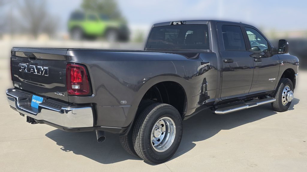 New 2026 RAM 3500 Big Horn AWD/4WD image 6