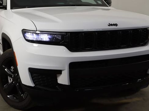 Used 2025 Jeep Grand Cherokee L Altitude AWD/4WD image 46