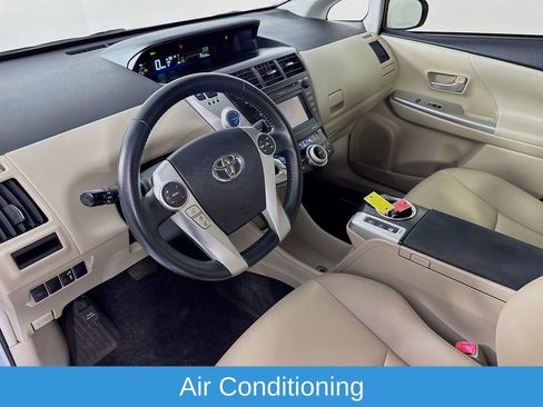 Used 2014 Toyota Prius V Five image 10