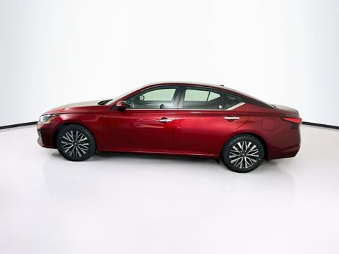Used 2023 Nissan Altima 2.5 SV FWD image 4