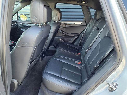 Certified 2025 Porsche Macan AWD/4WD image 18