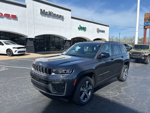 New 2026 Jeep Grand Cherokee Limited w/ Luxury Tech Group II AWD/4WD image 2
