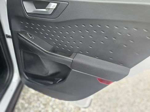 Used 2020 Ford Escape SE image 24