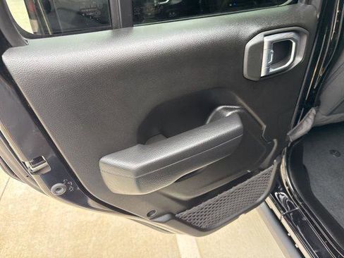 Used 2023 Jeep Wrangler Unlimited AWD/4WD image 28