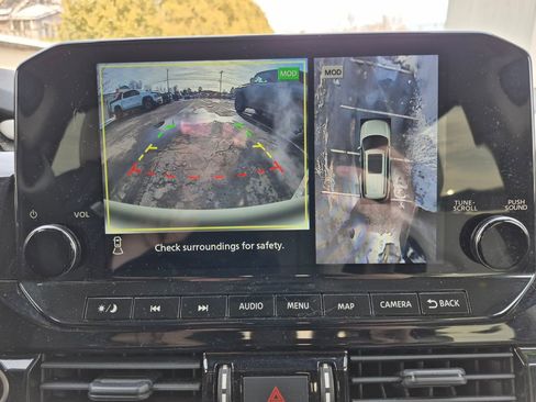 Used 2022 Nissan Pathfinder SL image 17