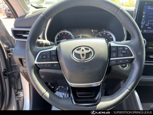 Used 2022 Toyota Highlander Platinum FWD image 14