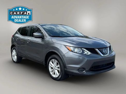 Used 2018 Nissan Rogue Sport S w/ S Appearance Package FWD image 3