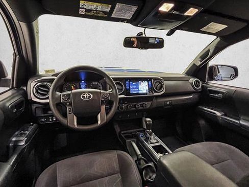Used 2017 Toyota Tacoma TRD Sport image 19