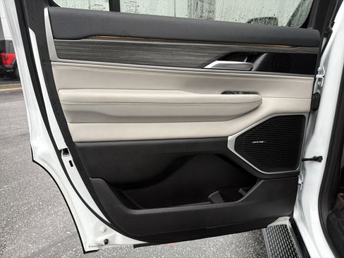 Used 2024 Jeep Wagoneer Series II w/ Flexible Seating Group image 24