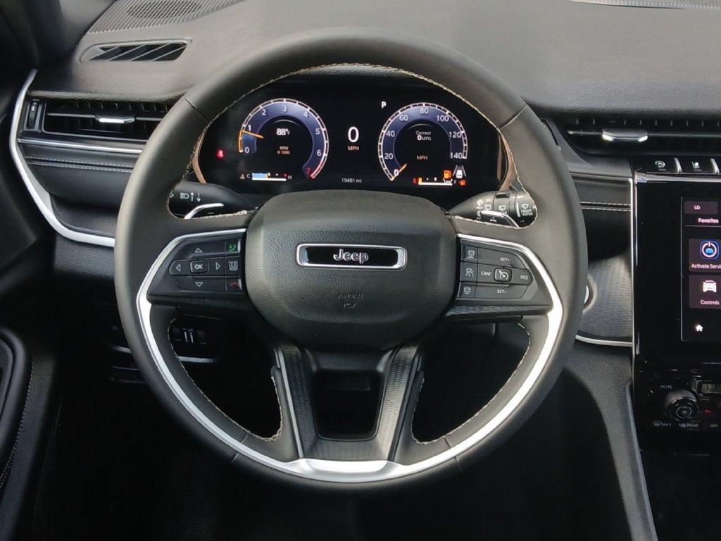 Used 2025 Jeep Grand Cherokee Laredo RWD image 20