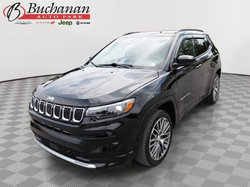 Used 2023 Jeep Compass Limited w/ Elite Group AWD/4WD image 1