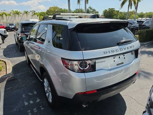 Used 2018 Land Rover Discovery Sport SE AWD/4WD image 4