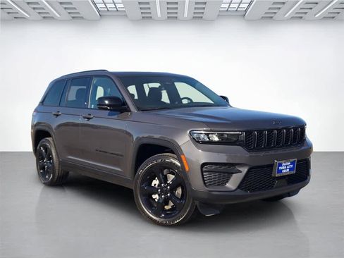 New 2025 Jeep Grand Cherokee Altitude image 8