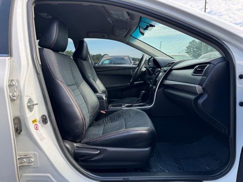 Used 2015 Toyota Camry SE image 19
