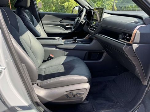 Used 2025 Toyota Grand Highlander AWD Hybrid image 13
