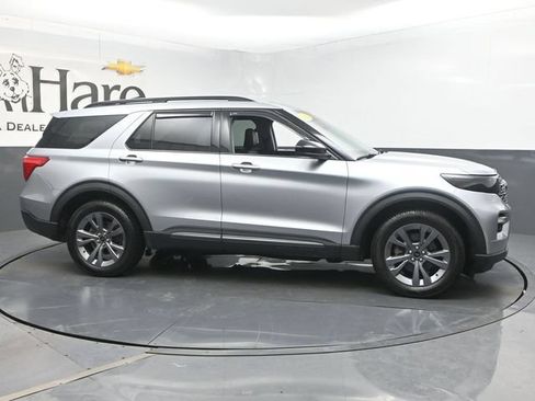 Used 2022 Ford Explorer XLT w/ Equipment Group 202A AWD/4WD image 52