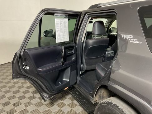Used 2018 Toyota 4Runner TRD Off-Road AWD/4WD image 32