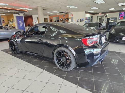 Used 2017 Toyota 86 RWD image 4