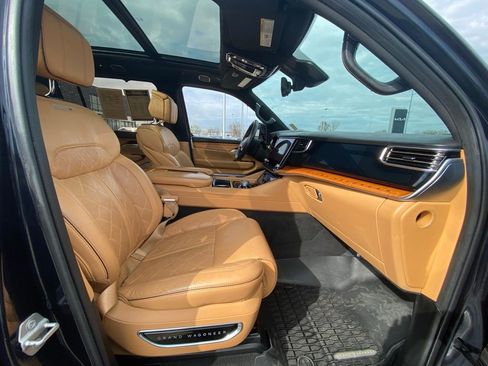Used 2022 Jeep Grand Wagoneer Series III image 30