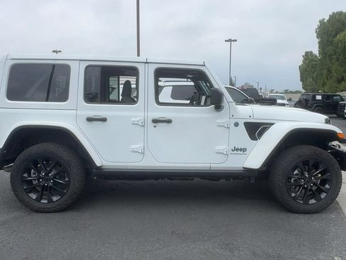 Used 2025 Jeep Wrangler Unlimited Sahara AWD/4WD image 7