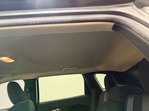 Used 2014 Jeep Cherokee Latitude FWD image 10