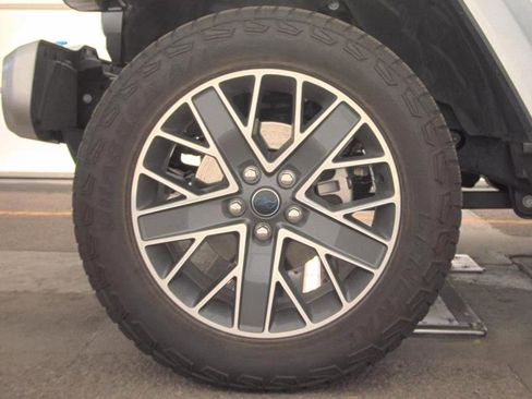 Used 2024 Jeep Wrangler High Altitude AWD/4WD image 6