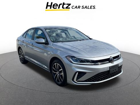 Used 2025 Volkswagen Jetta SE image 1