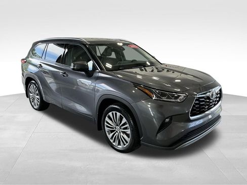 Used 2021 Toyota Highlander Platinum AWD/4WD image 1