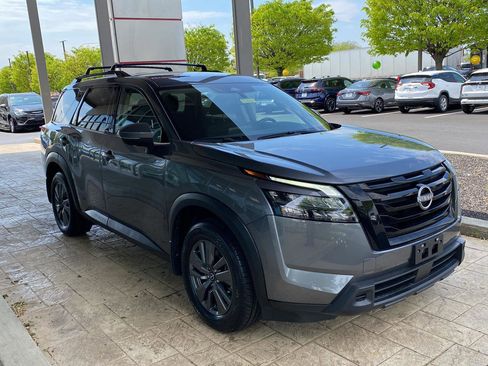 Used 2023 Nissan Pathfinder SV w/ Black Appearance Package image 3