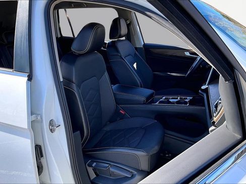 Used 2024 Volkswagen Atlas SE image 20