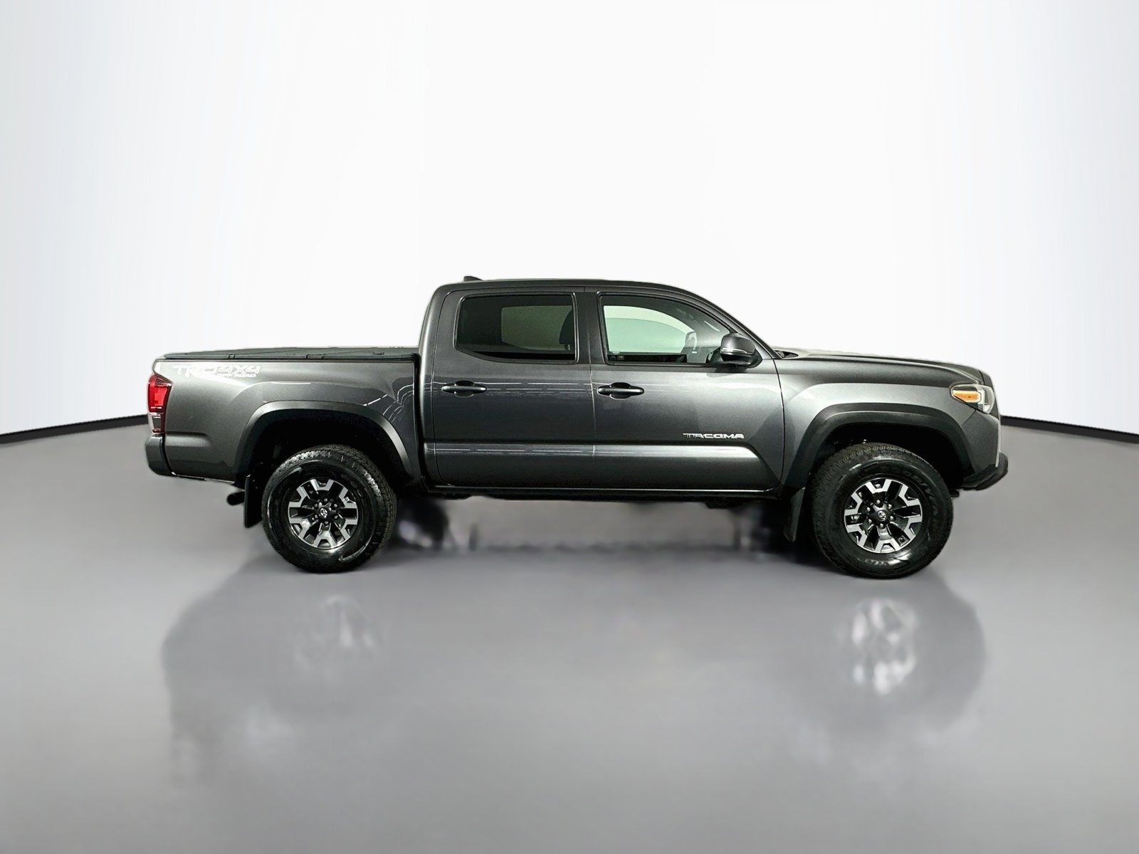 Certified 2019 Toyota Tacoma TRD Off-Road w/ Technology Package AWD/4WD image 8