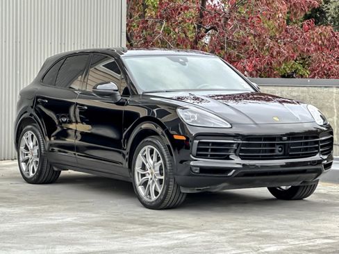 Used 2023 Porsche Cayenne image 10