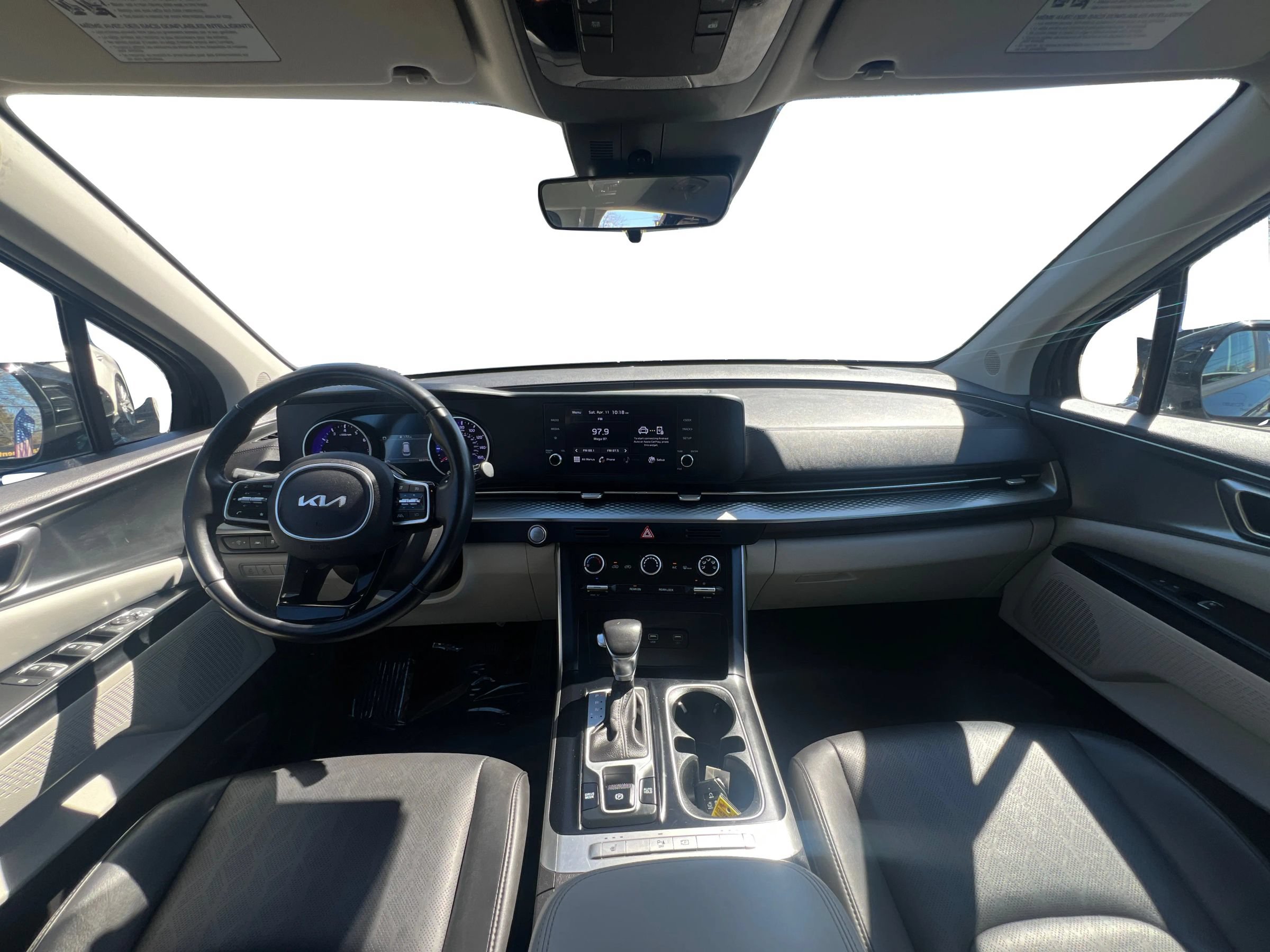 Used 2022 Kia Carnival LX FWD image 11