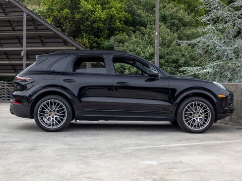Certified 2023 Porsche Cayenne Platinum Edition AWD/4WD image 12