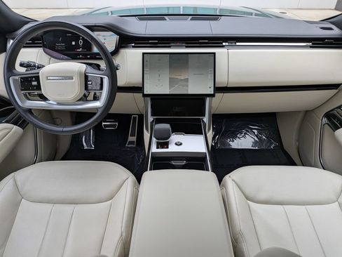 Certified 2025 Land Rover Range Rover SE AWD/4WD image 18
