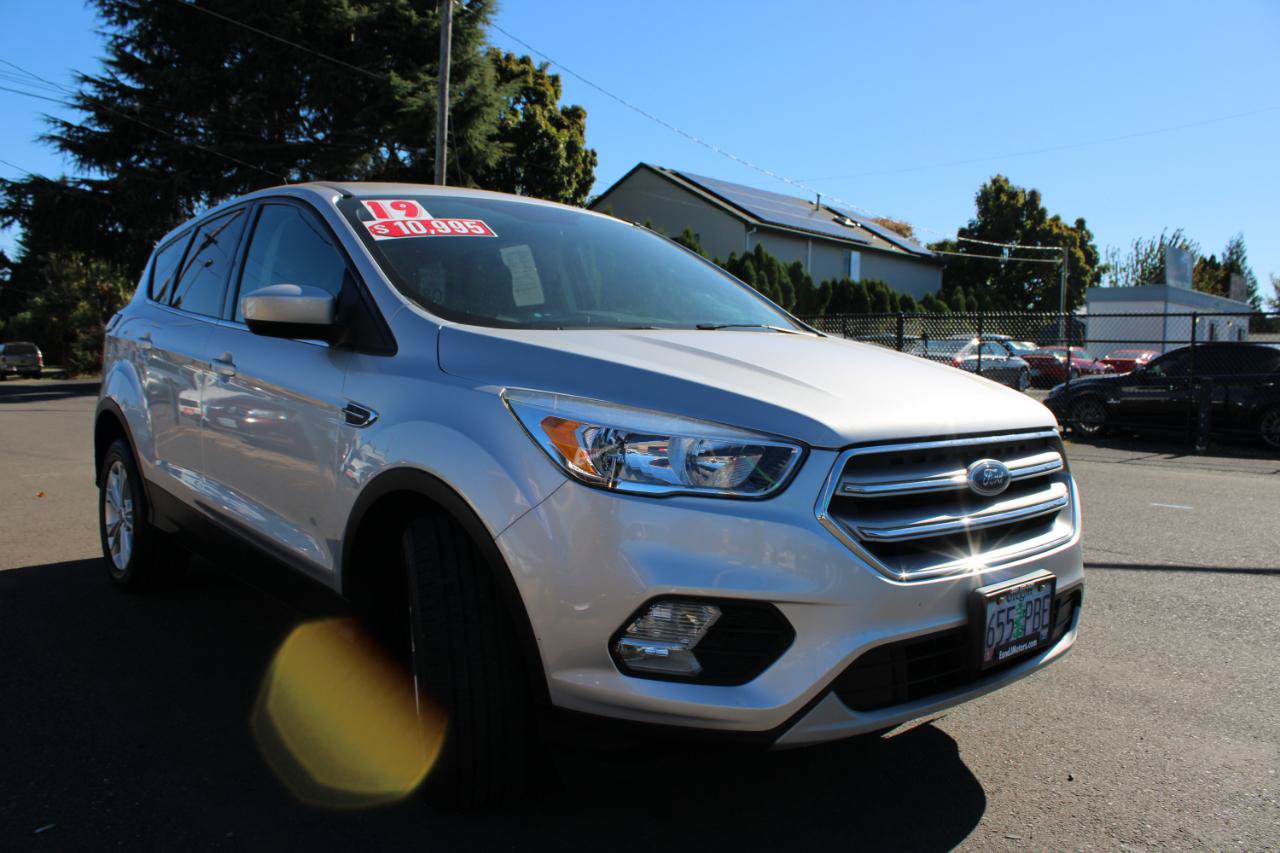 Used 2019 Ford Escape SE FWD image 3